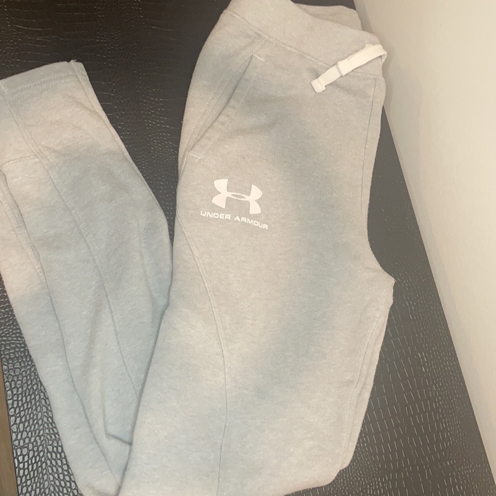 Kids under armor (grey sweatpants)